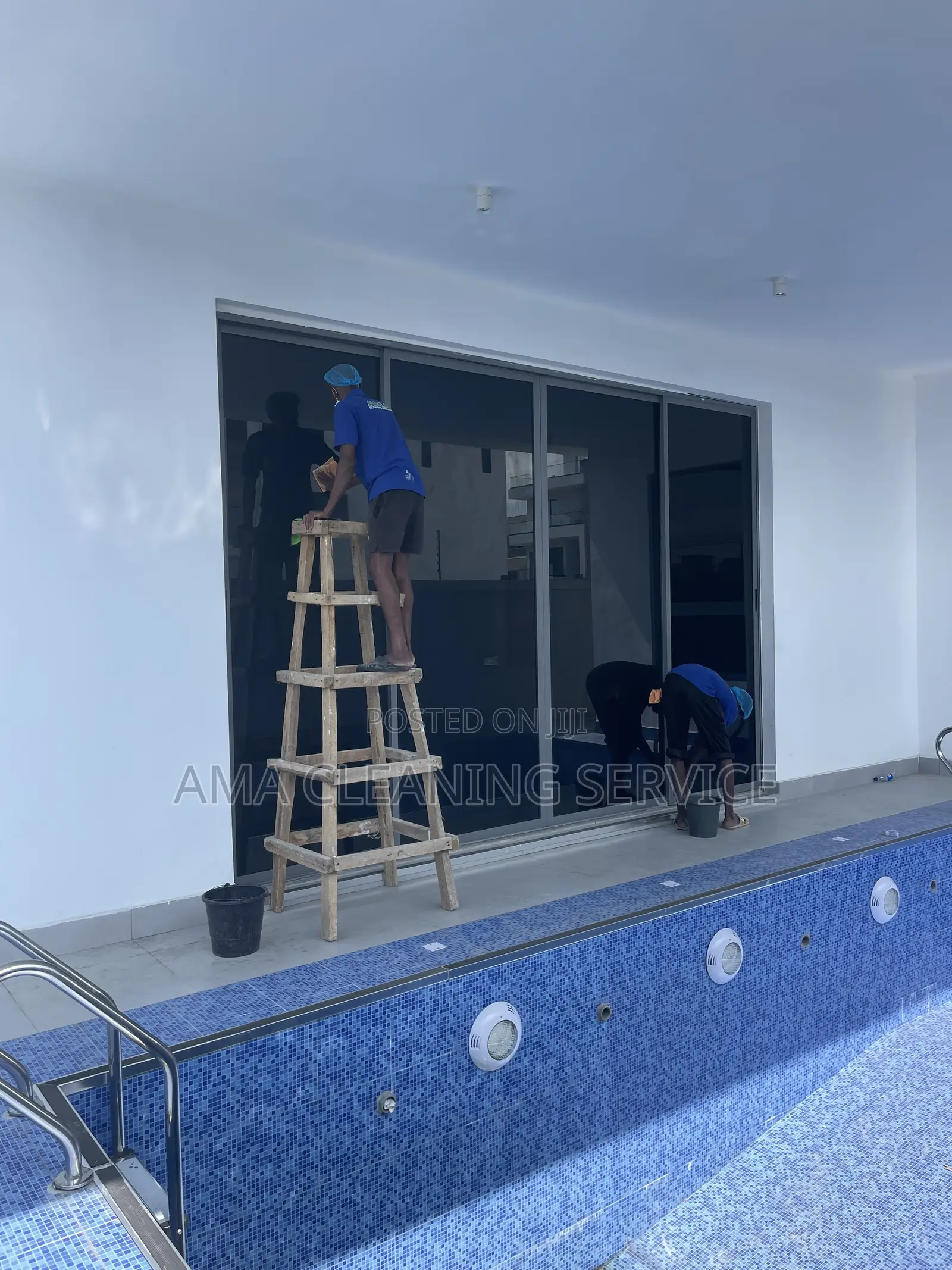 Detailed Swimming Pool Cleaning