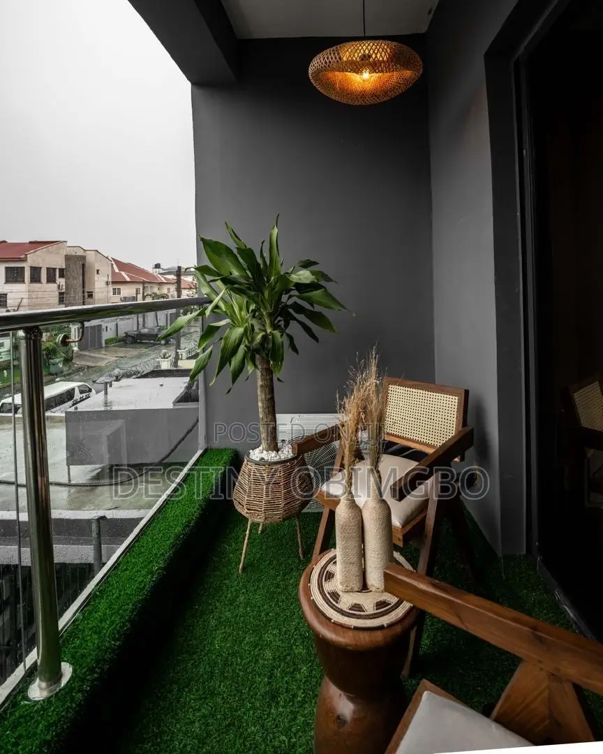 1 Warm Bedroom Apartment