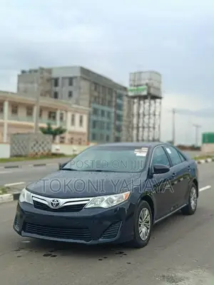 Toyota Camry LE 4dr Sedan w/Prod. End 11/13 (2.5L 4cyl 6A) 2014 Blue