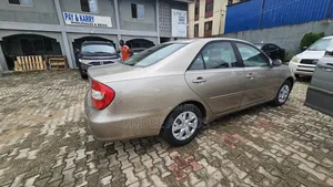 Toyota Camry 2004 Gold