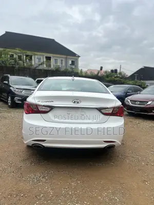 Hyundai Sonata SE Sedan FWD (2.4L 4cyl 6A) 2013 White