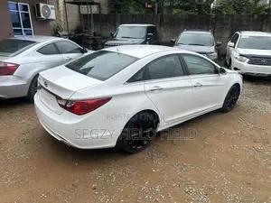 Hyundai Sonata SE Sedan FWD (2.4L 4cyl 6A) 2013 White