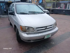 Toyota Sienna 2001 Silver