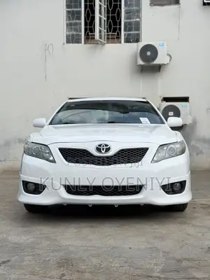 Toyota Camry SE 4dr Sedan (2.5L 4cyl 6AM) 2010 White