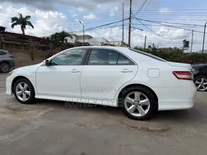 Toyota Camry SE 4dr Sedan (2.5L 4cyl 6AM) 2010 White