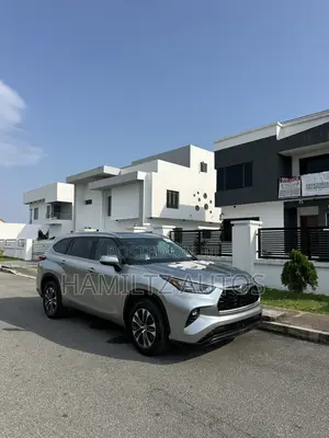 Toyota Highlander XLE 2021 Silver