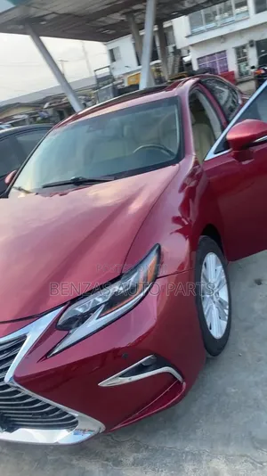 Lexus ES 2018 Red