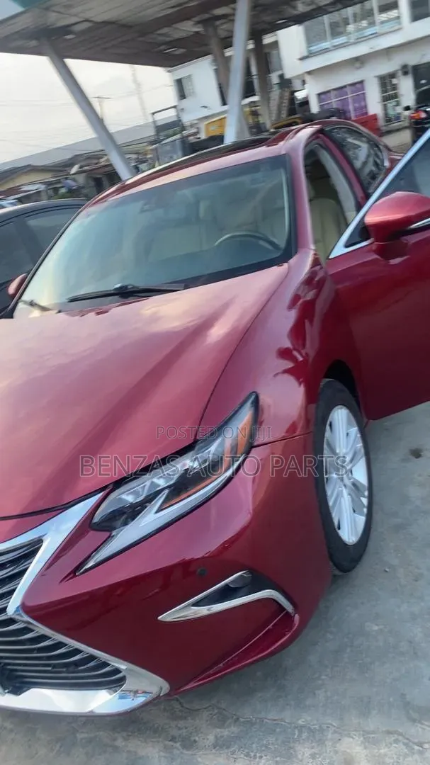 Lexus ES 2018 Red