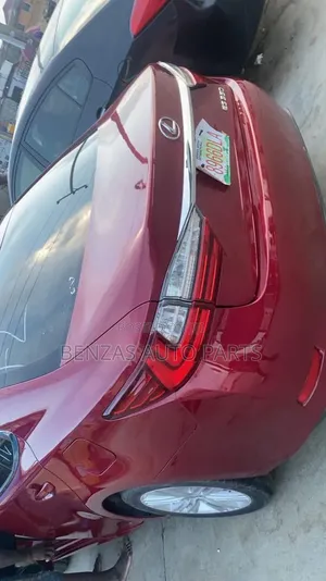 Lexus ES 2018 Red