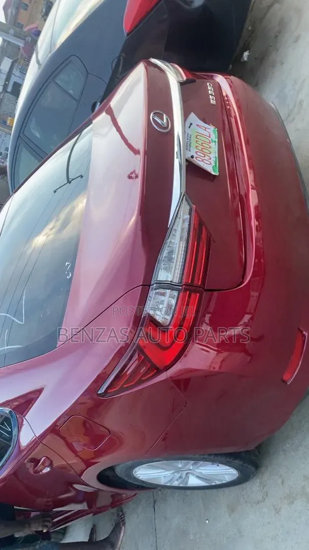 Lexus ES 2018 Red