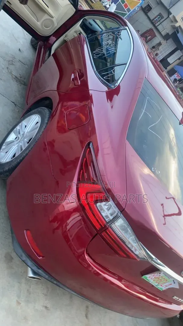 Lexus ES 2018 Red