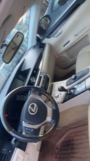Lexus ES 2018 Red
