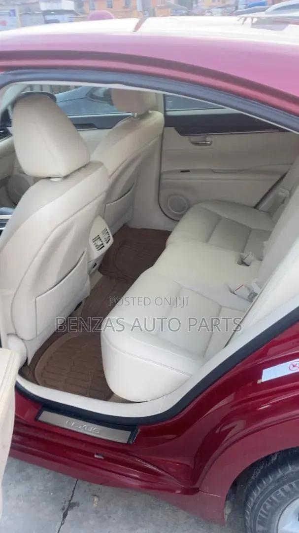 Lexus ES 2018 Red