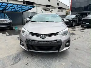 Toyota Corolla LE 4dr Sedan (1.8L 4cyl CVT) 2014 Gold
