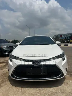 Toyota Corolla SE 2022 White