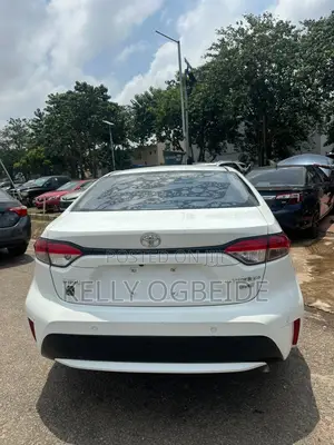 Toyota Corolla SE 2022 White