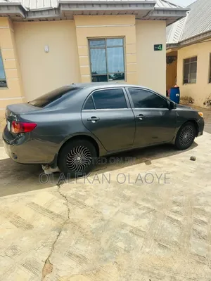 Toyota Corolla LE 4dr Sedan (1.8L 4 cyl 4A) 2009 Gray