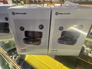 Hollyland Lark M3 Combo 4 Transmitter + 2 Receiver Wireless Microphone