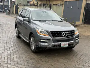 Mercedes-Benz M Class ML350 4MATIC 4dr SUV AWD (3.5L 6cyl 7A) 2014 Gray