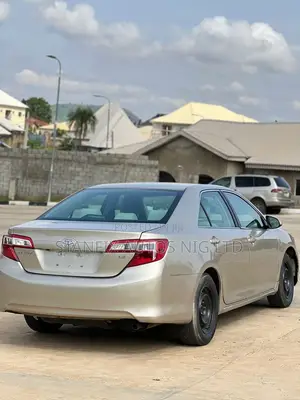 Toyota Camry LE 4dr Sedan (2.5L 4cyl 6A) 2014 Gold