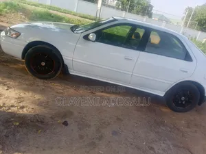 Toyota Camry 2000 White