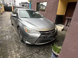 Toyota Camry XLE 4dr Sedan (2.5L 4cyl 6A) 2016 Silver