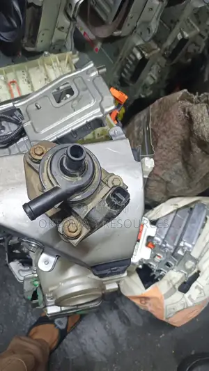 Inverter Water Pump for Toyota Camry, Avalon, Rav4, Highlander Hybrid