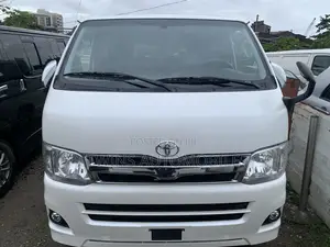 Toyota HiAce 2013 White