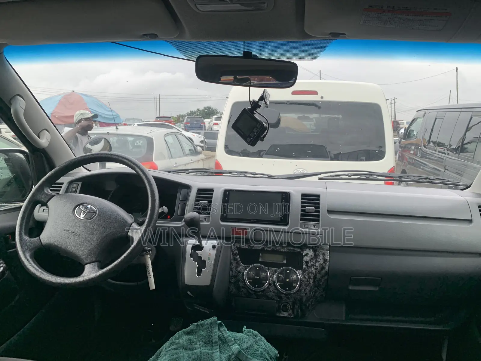 Toyota HiAce 2013 White