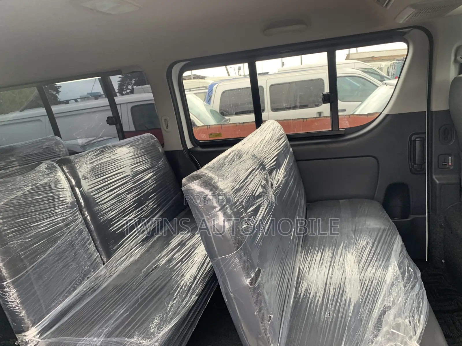 Toyota HiAce 2013 White