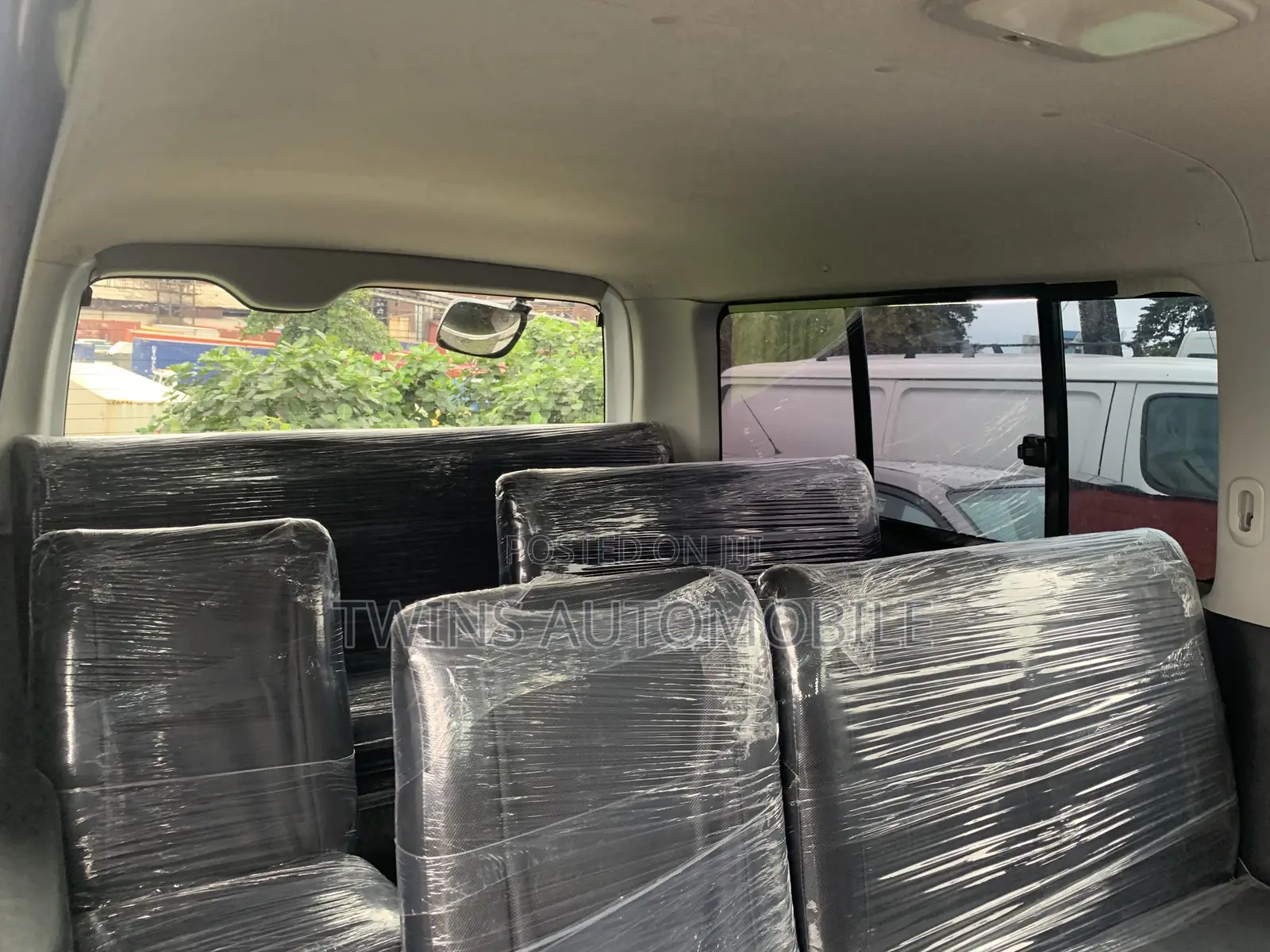 Toyota HiAce 2013 White