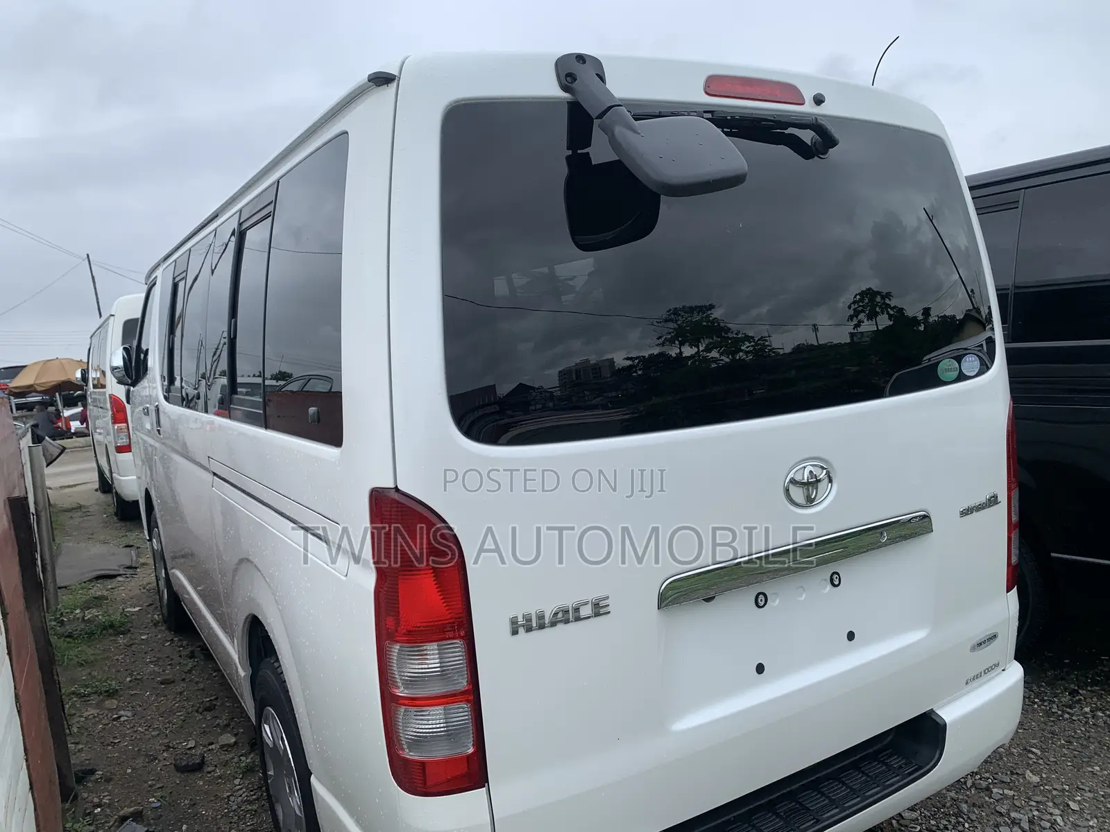Toyota HiAce 2013 White