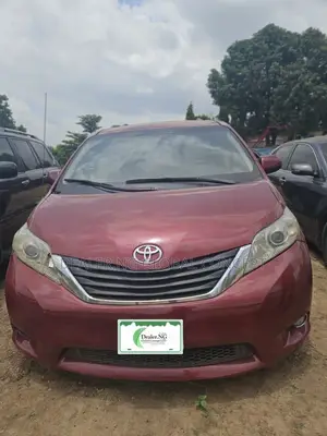 Toyota Sienna 2010 Maroon