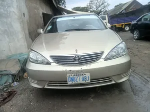 Toyota Camry 2004 Gold