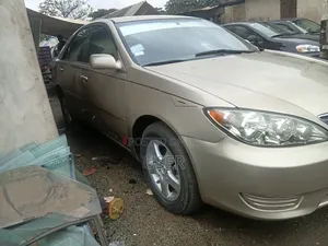 Toyota Camry 2004 Gold