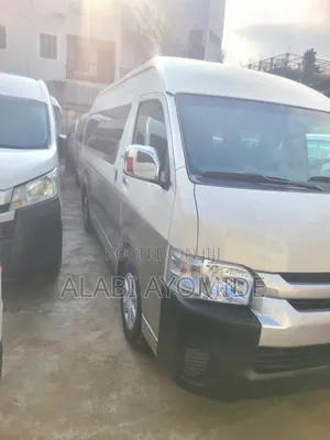 Toyota HiAce 2013 White