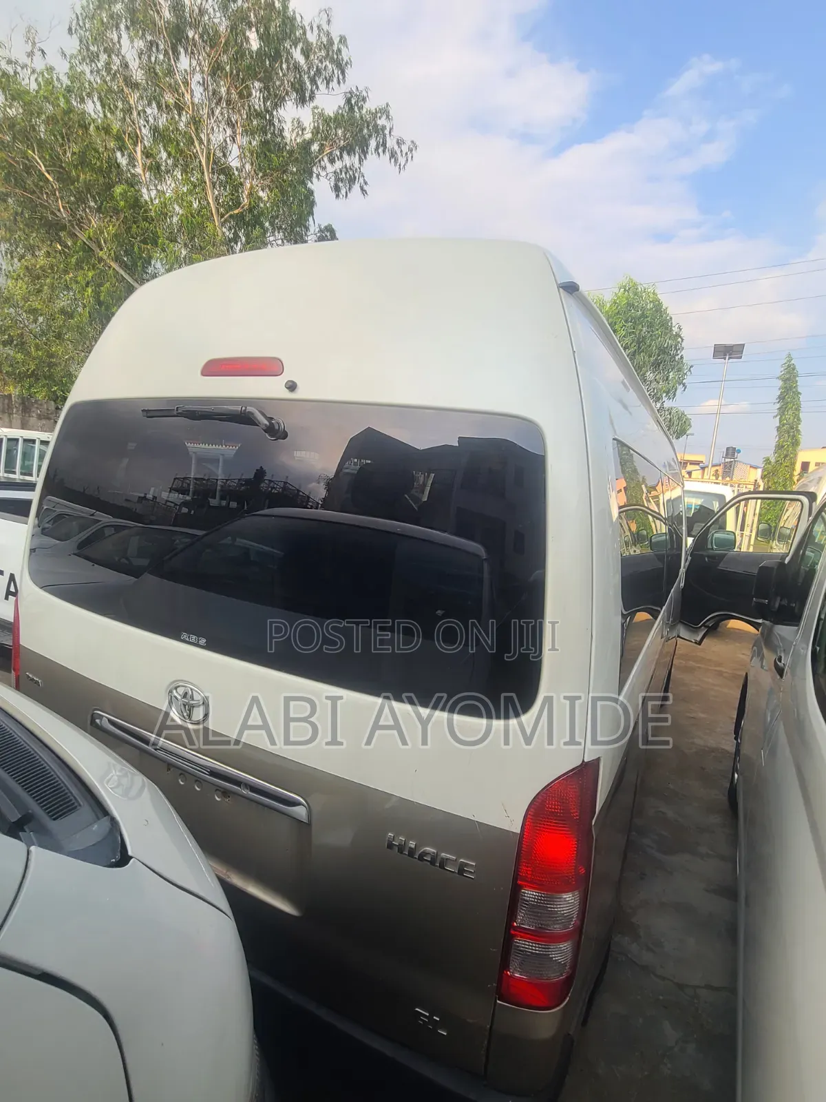 Toyota HiAce 2013 White