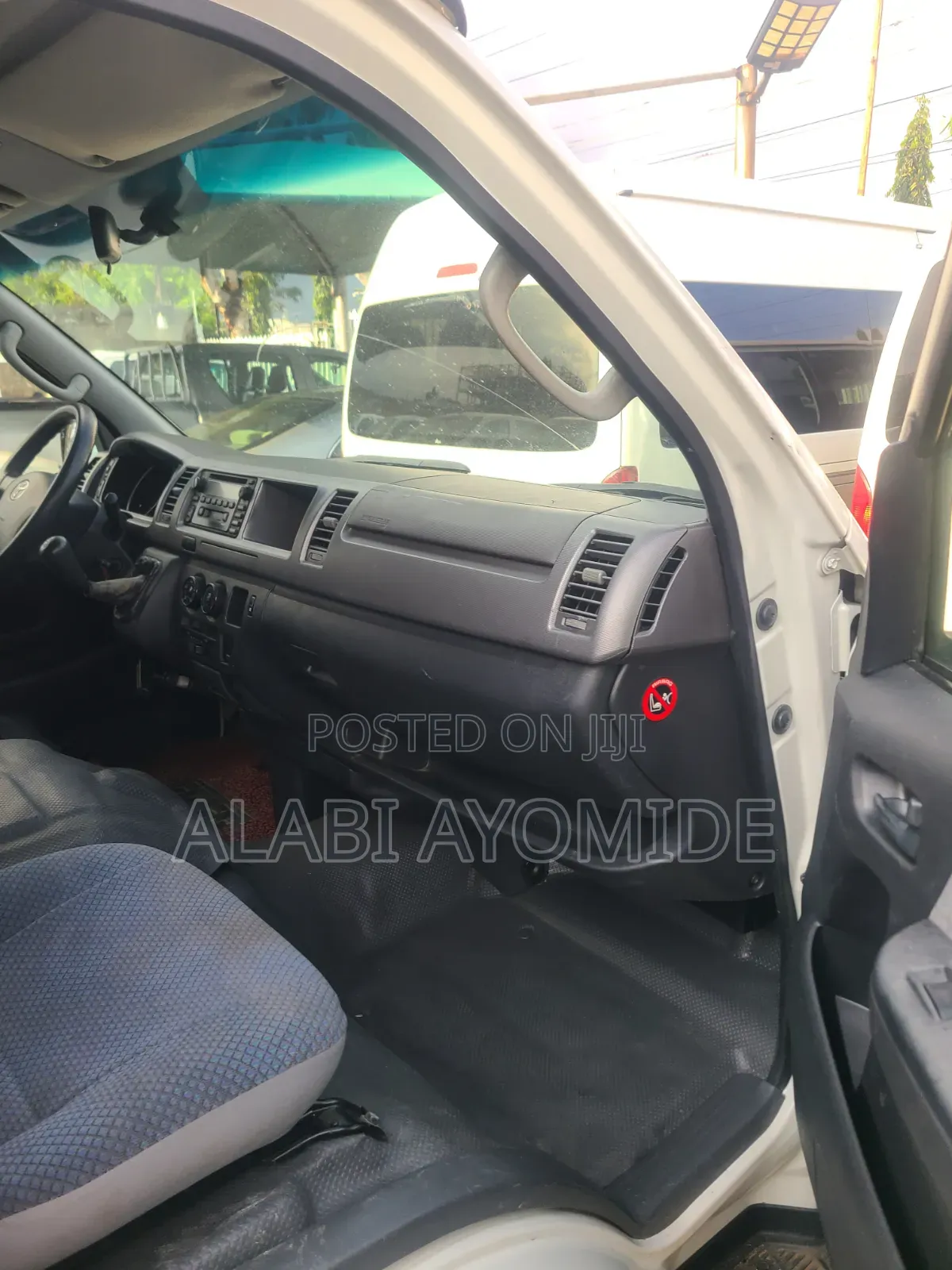 Toyota HiAce 2013 White