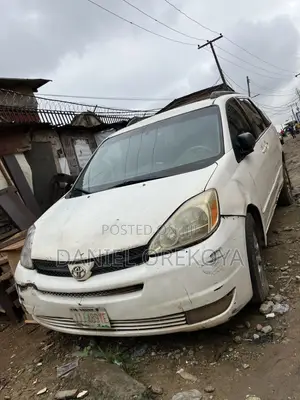 Toyota Sienna LE AWD 2005 White