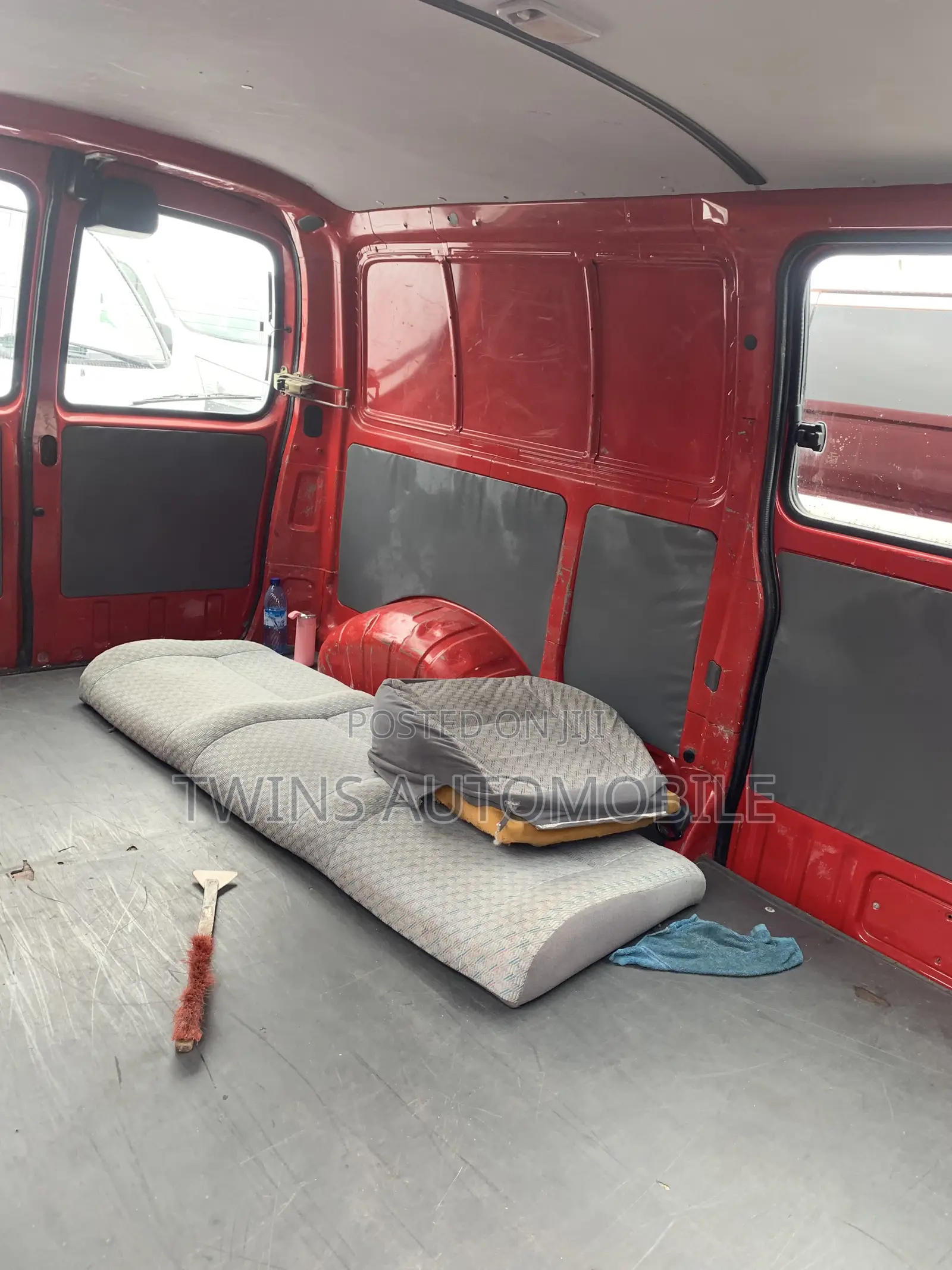Toyota HiAce 2007 Red