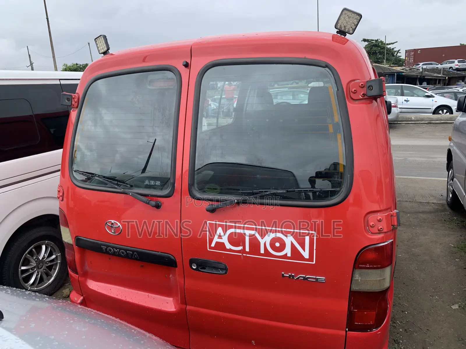 Toyota HiAce 2007 Red
