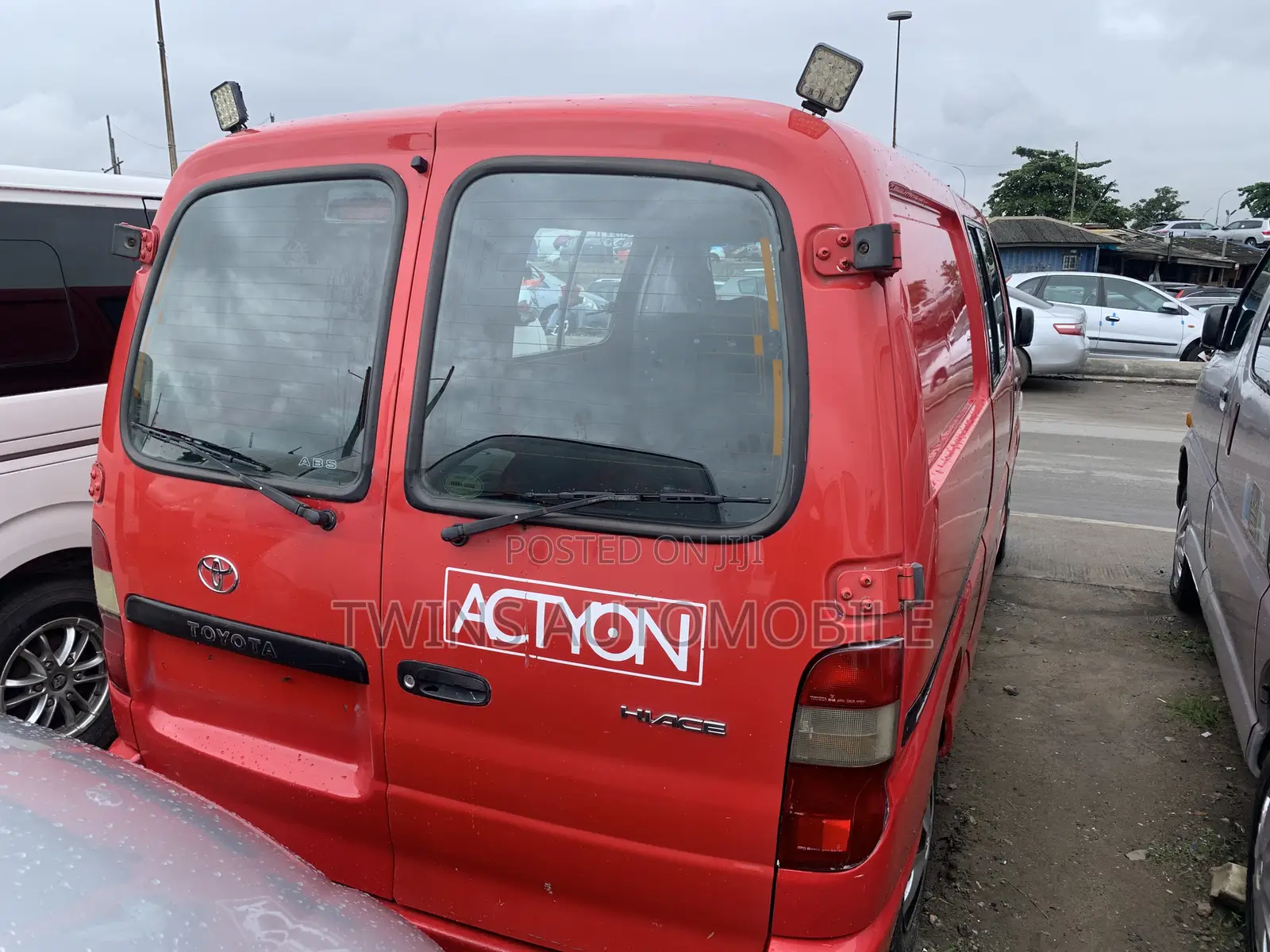Toyota HiAce 2007 Red