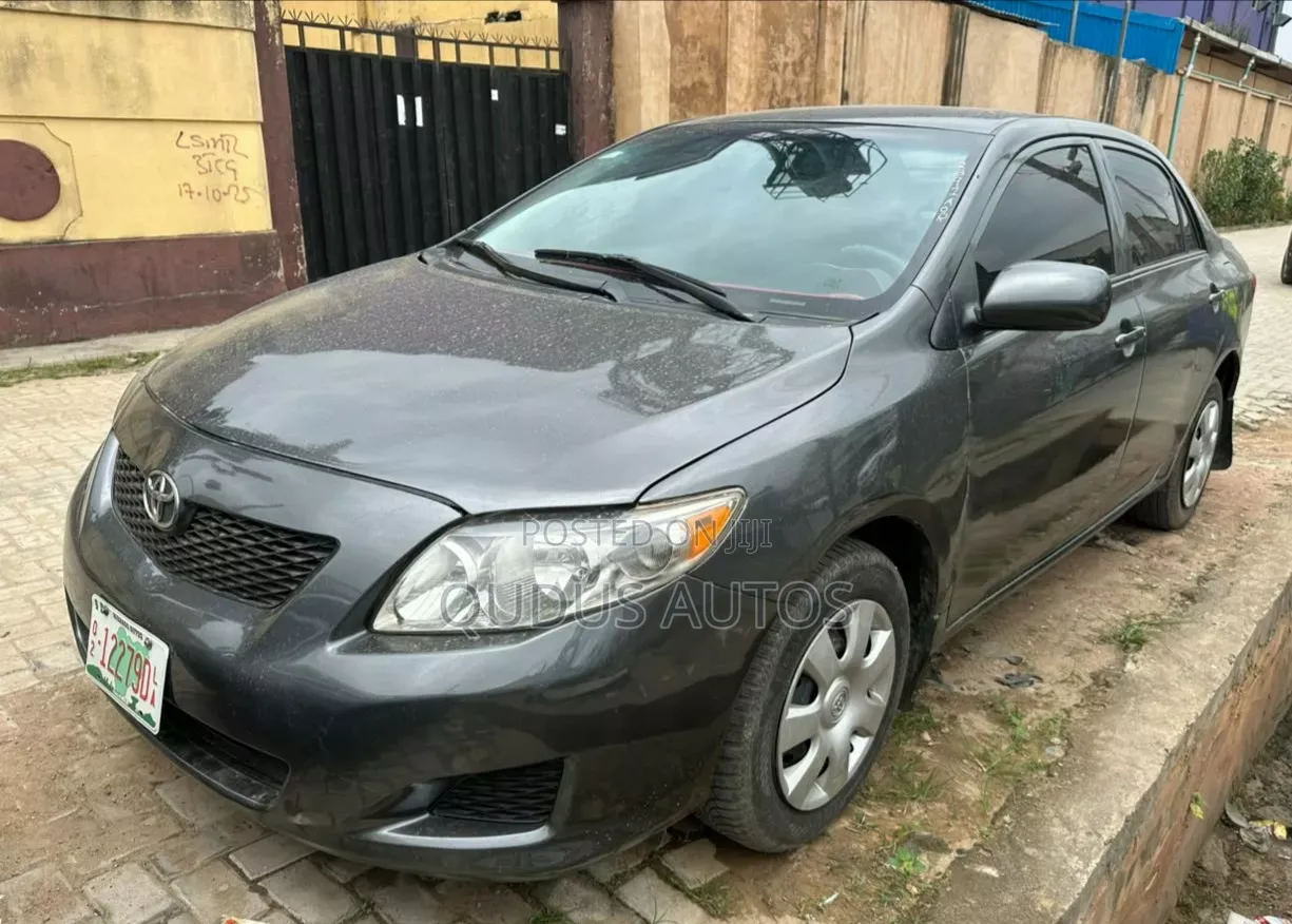 Toyota Corolla 2010 Gray