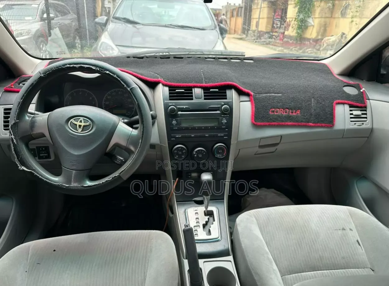 Toyota Corolla 2010 Gray