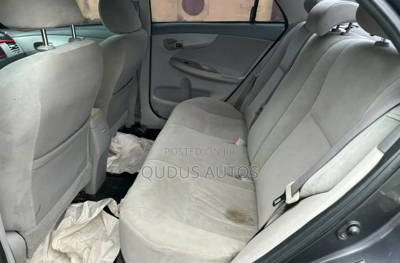 Toyota Corolla 2010 Gray