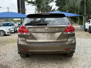 Toyota Venza V6 2010 Gold