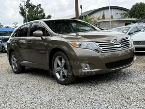 Toyota Venza V6 2010 Gold