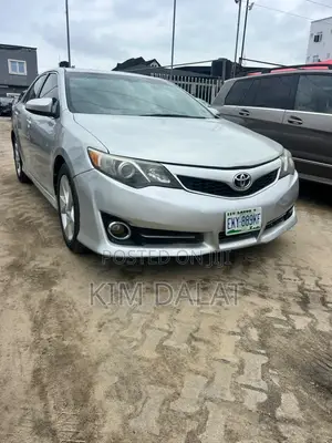 Toyota Camry SE V6 4dr Sedan (3.5L 6cyl 6A) 2012 Silver