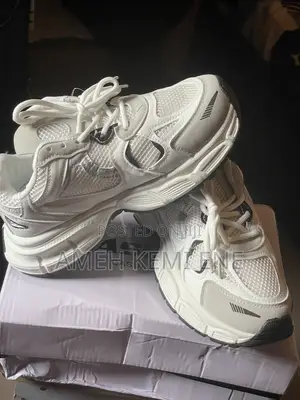 White Sneakers (Unisex) Size 39-40