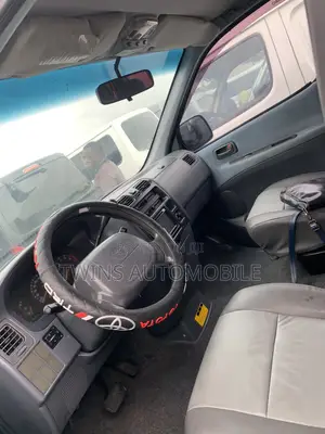 Toyota HiAce 2005 Blue